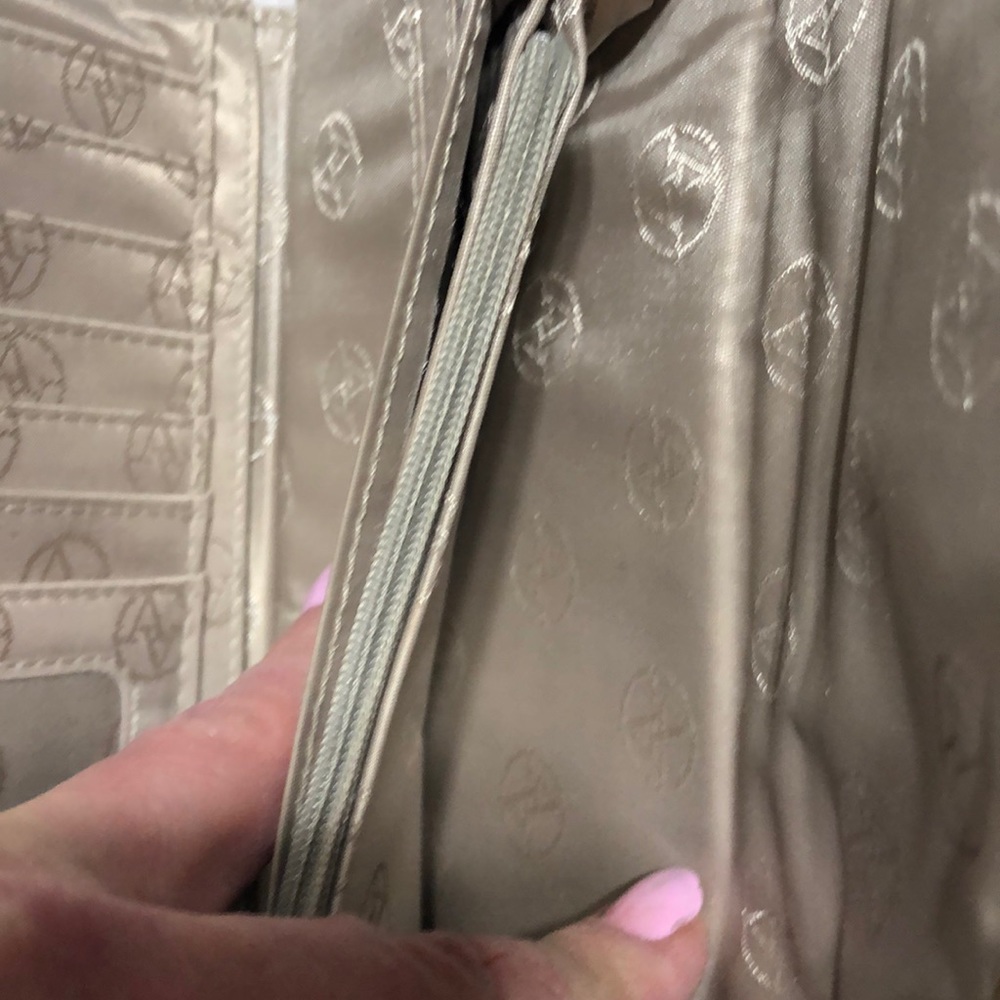 FREE W/30. PURCHASE ADRIENNE VITTADINI WALLET - Picture 5 of 8
